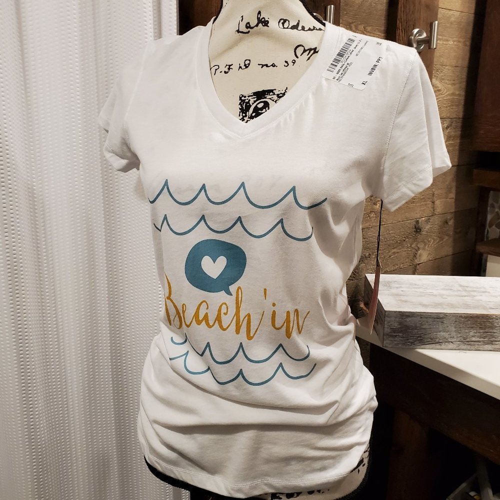Beach Graphic T-Shirt Bella+Canvas M NWT 100% Cotton White Tee Medium